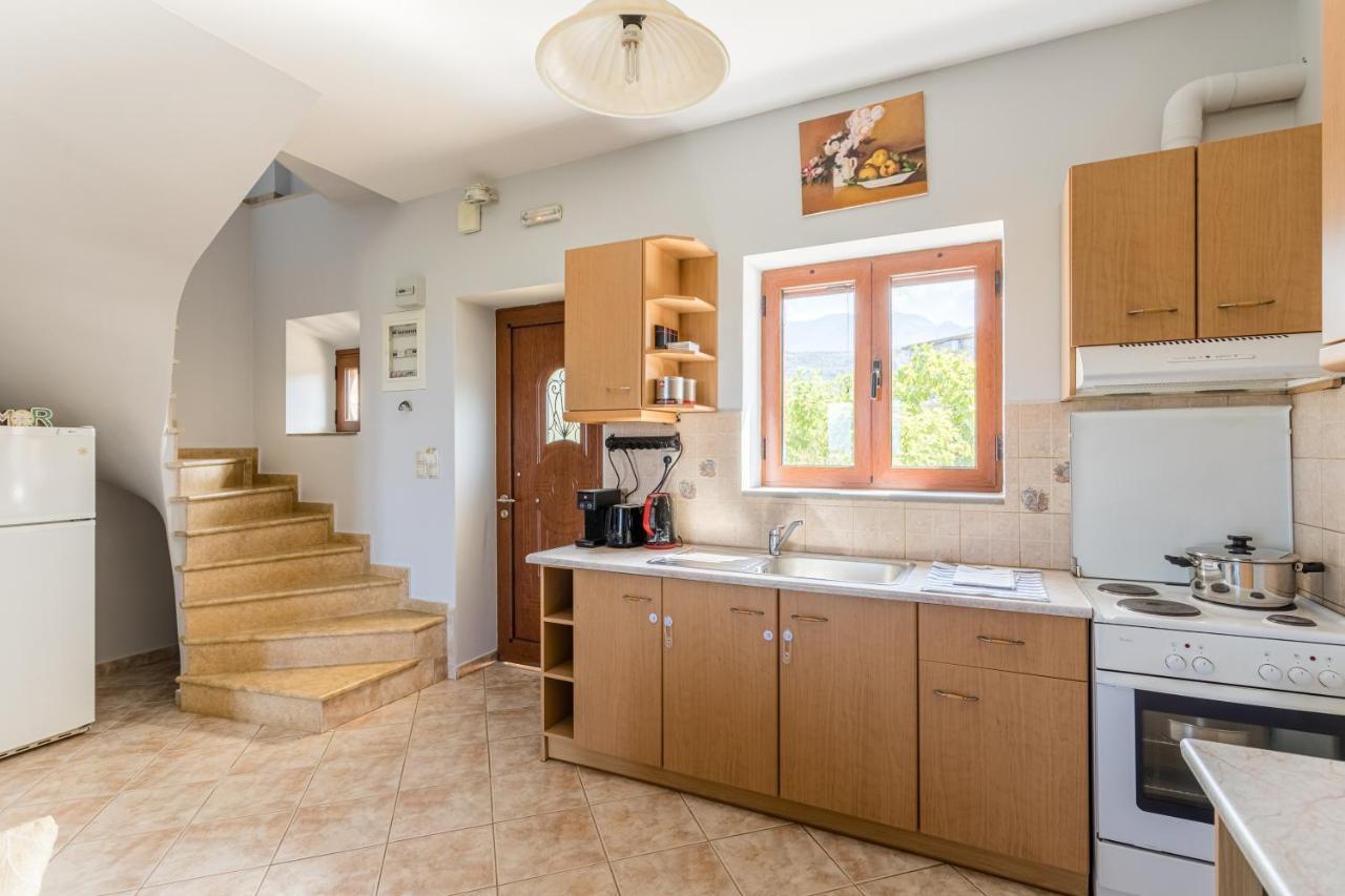 Chioureas Apartments Lévktron 외부 사진