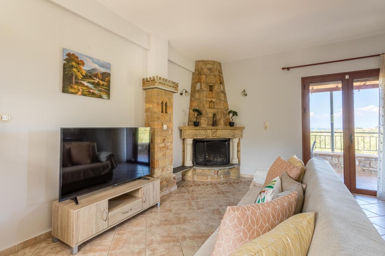 Chioureas Apartments Lévktron 외부 사진